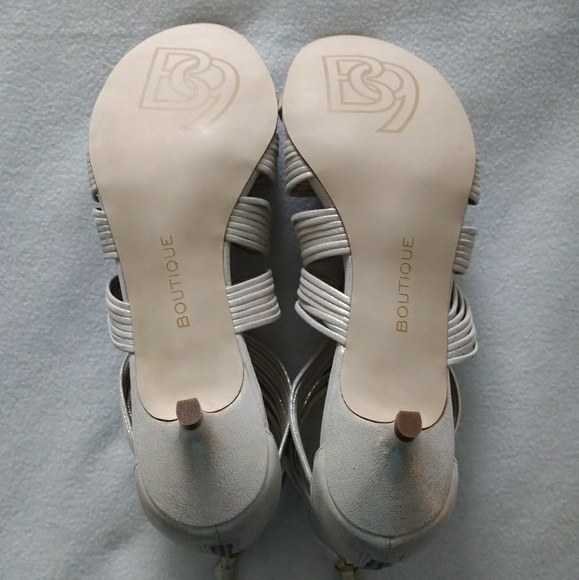 Boutique 9 Too Pretty White&Gold Kitten Heels - Picture 3 of 8